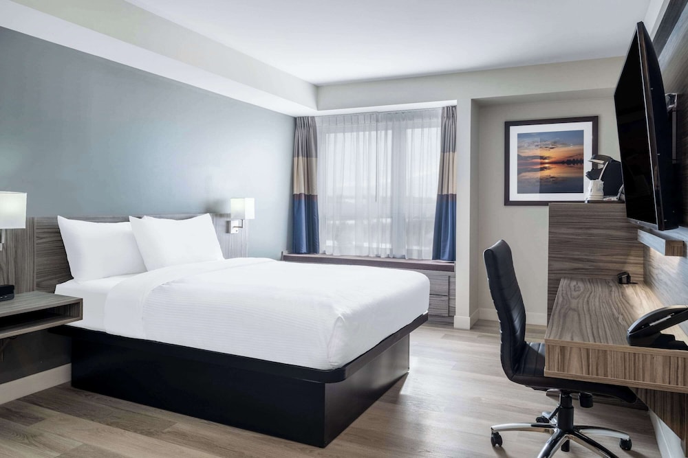 ROOM, QUEEN BED, ACCESSIBLE