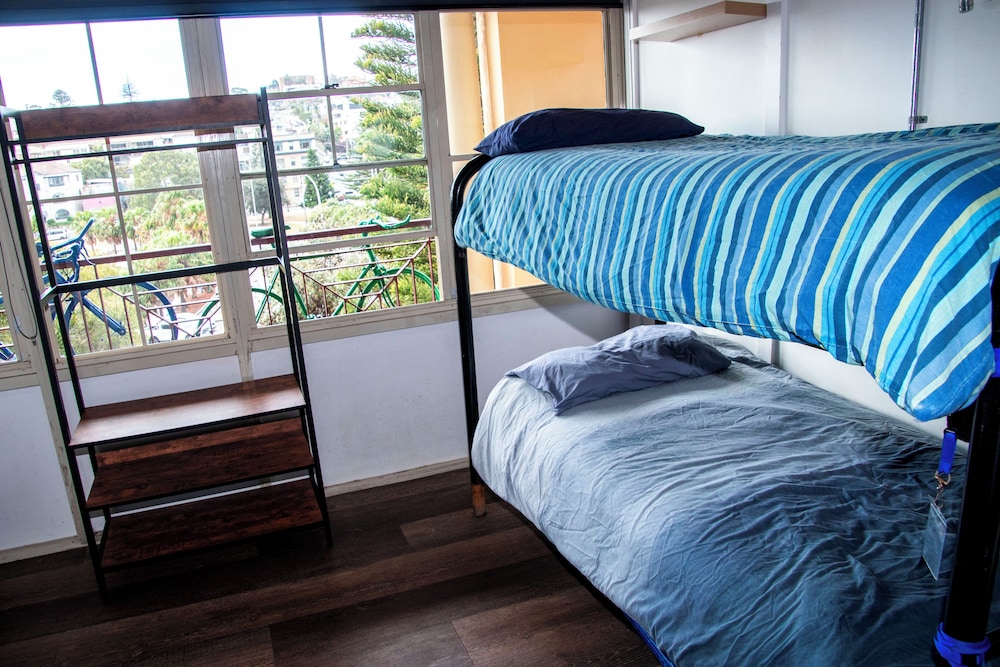 PRIVATE, 4 BEDS, SHARED BATHROOM