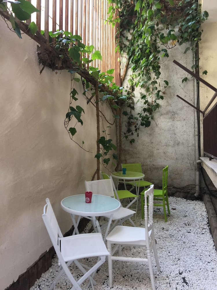 Deeps Hostel 28/32