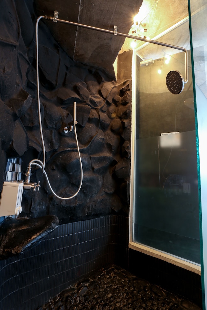 Mo Rooms 48/50