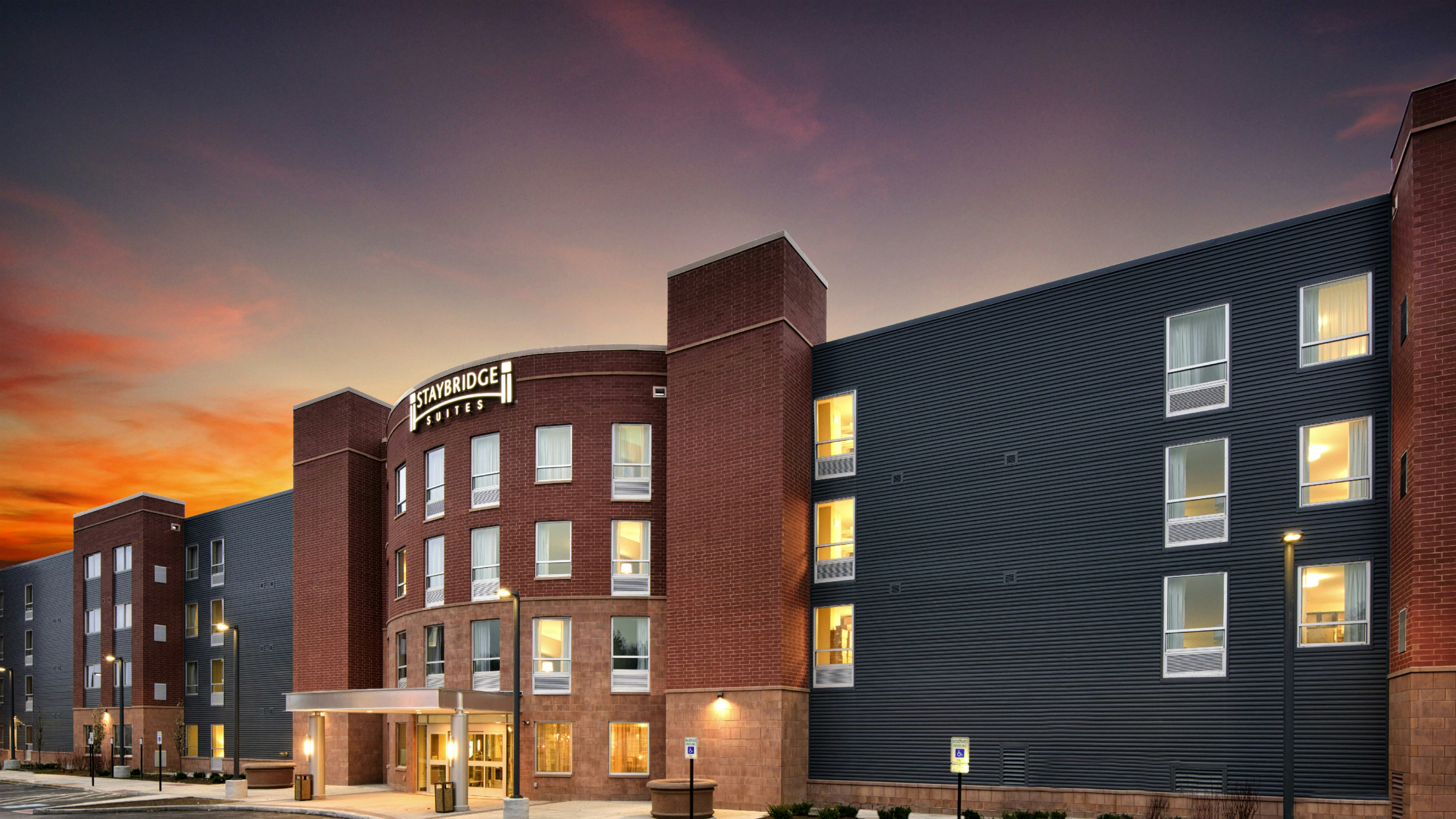 STAYBRIDGE SUITES MARQUETTE 6/82