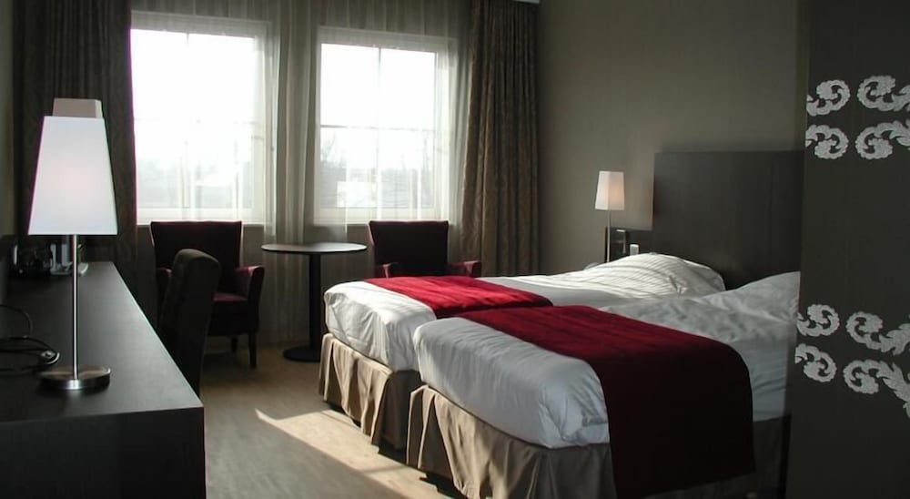 Biznis Hotel 4/19