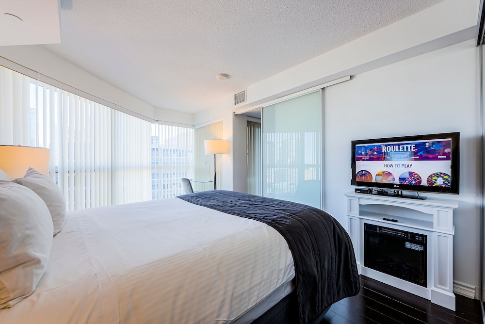 Canada Suites on Bay 15/50