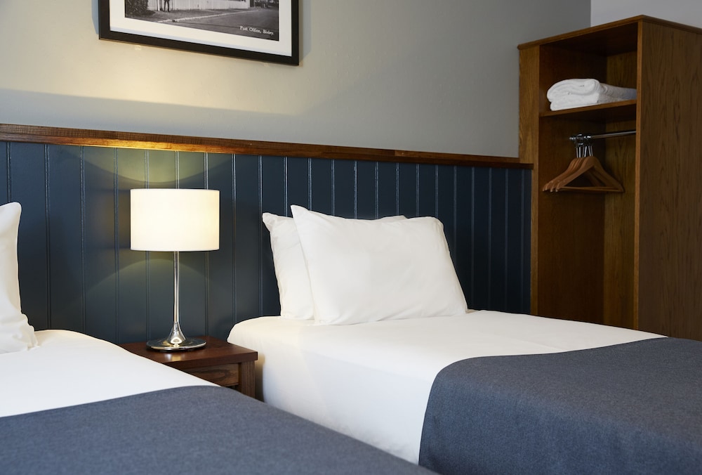 Spy Glass & Kettle Hotel 27/41