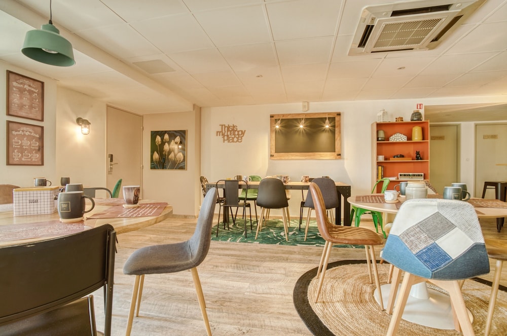 restaurant cafeteria