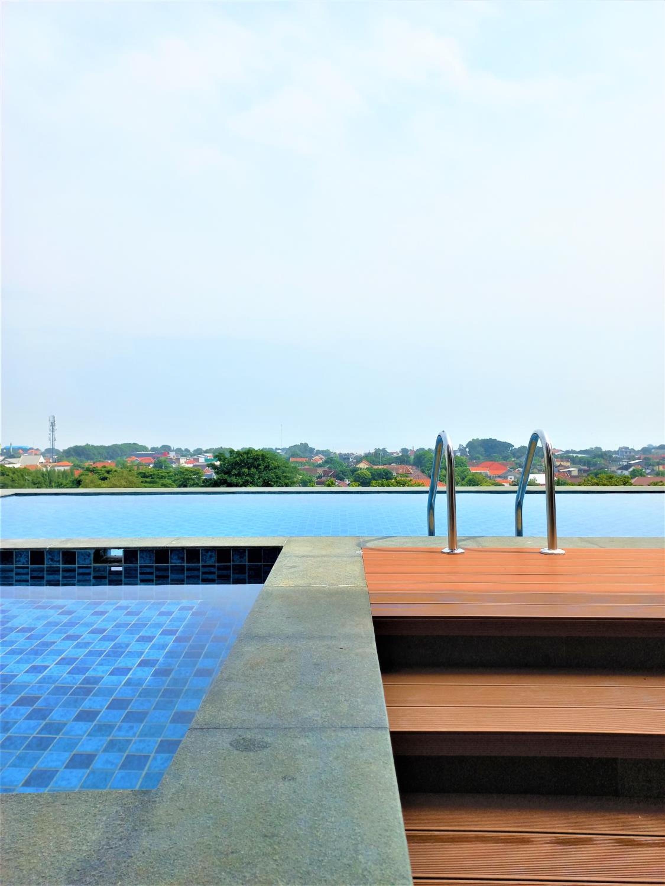 Front One King Hotel Tuban 56/68