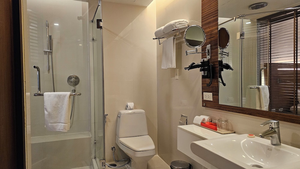 Sacha Hotel Uno 48/50