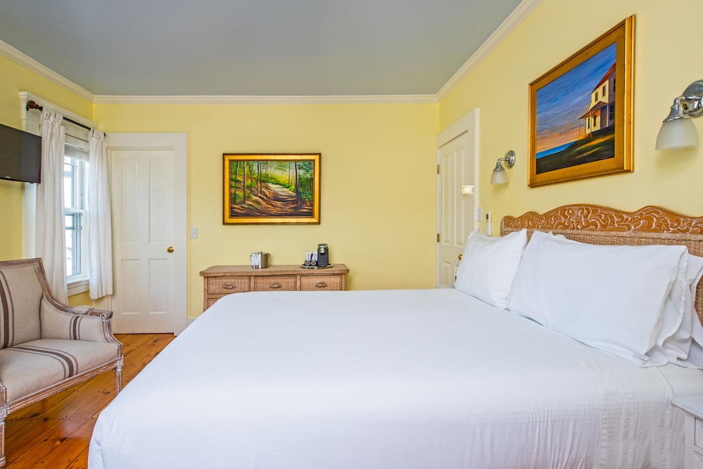 Admirals Landing Bed & Breakfast 12/69