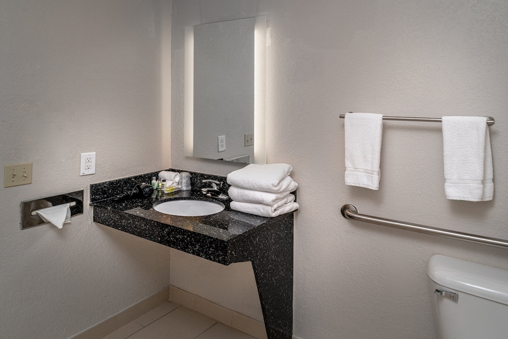 Holiday Inn Express Hotel & Suites Pikeville 22/44