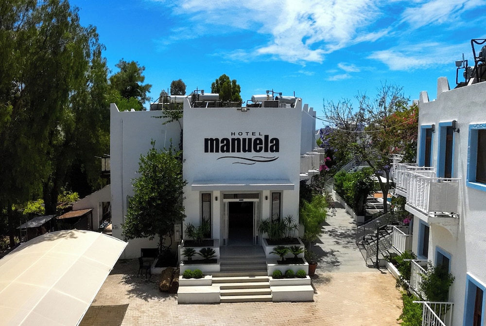 Manuela Hotel 3/50
