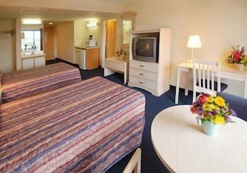 Econo Lodge Inn and Suites Resort Rehoboth Beach 34/42