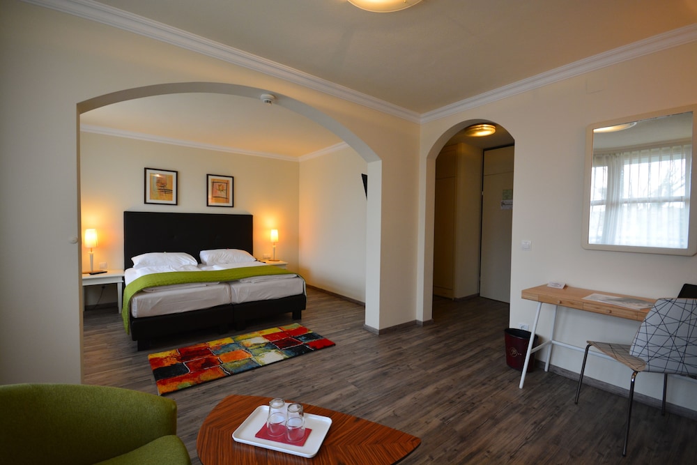 PARKHOTEL BRUNAUER 17/56