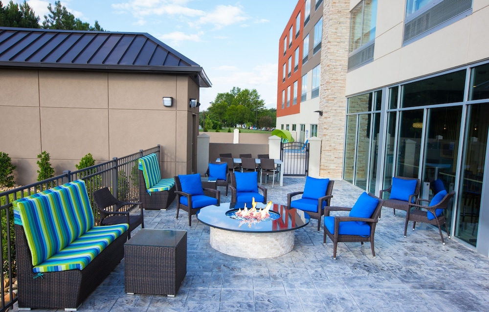 Holiday Inn Express Suites Greenwood Mall 57/67