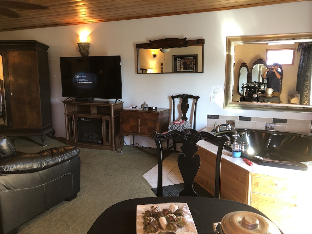 Echo Canyon Manor 40/76