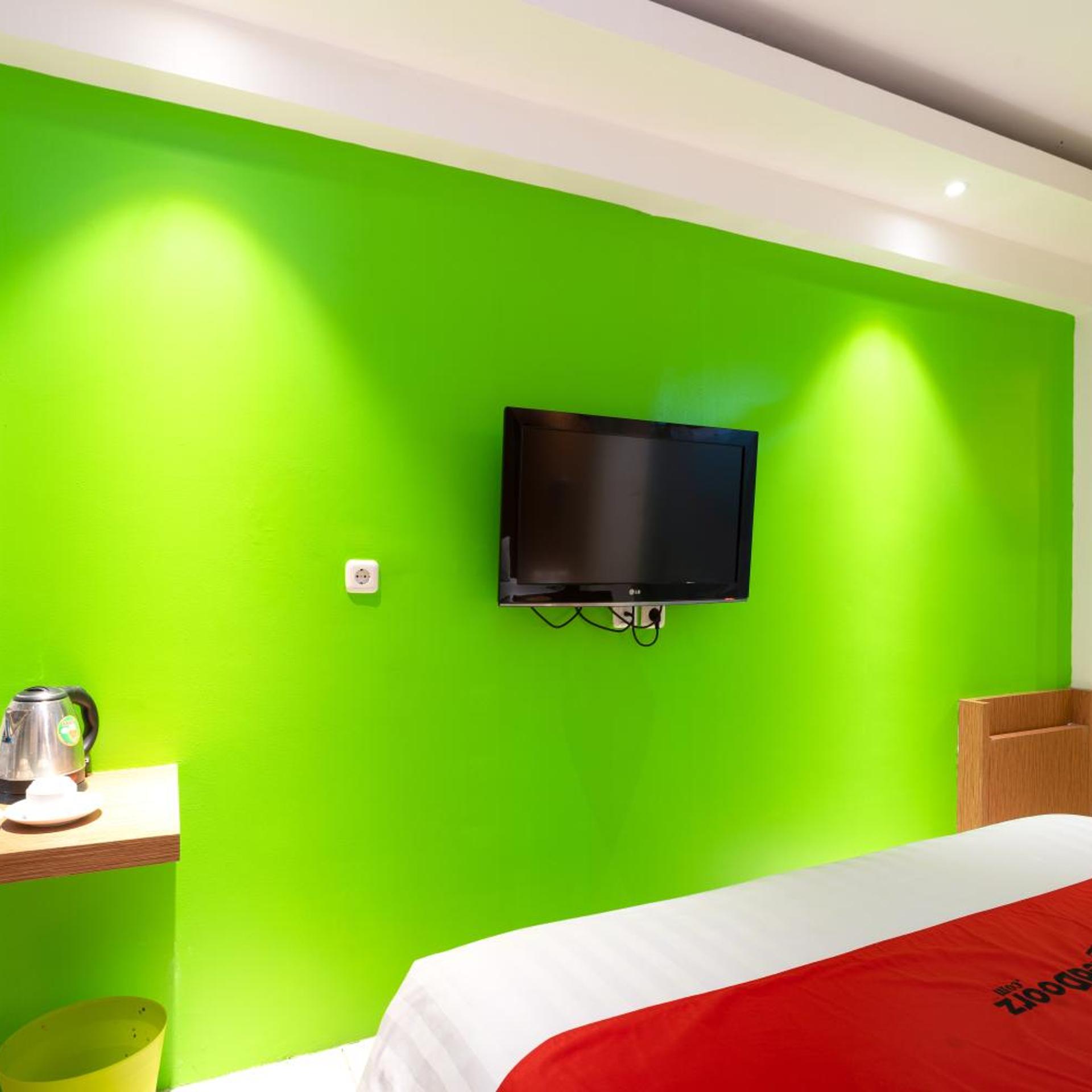 RedDoorz Apartment @ Bogor Valley 25/34