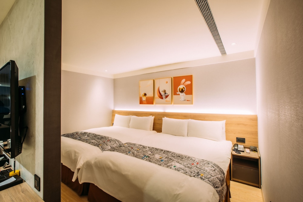 CLASSIC, QUADRUPLE, 2 DOUBLE BEDS, BATHTUB
