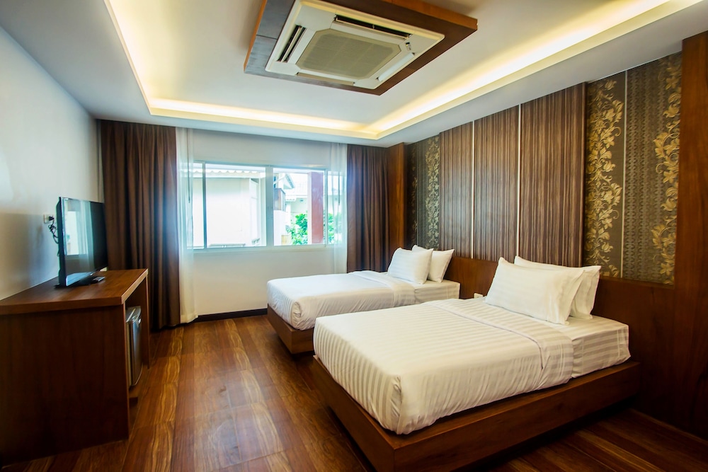 LUXURY, TWIN BEDS