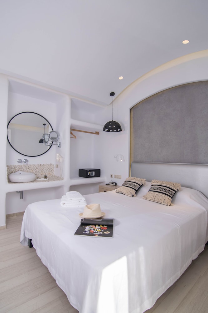 Spiros Hotel 33/83