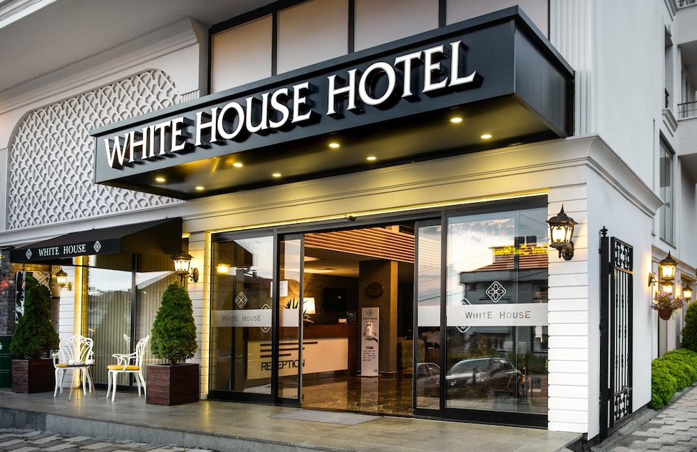 White House Hotel 4/58