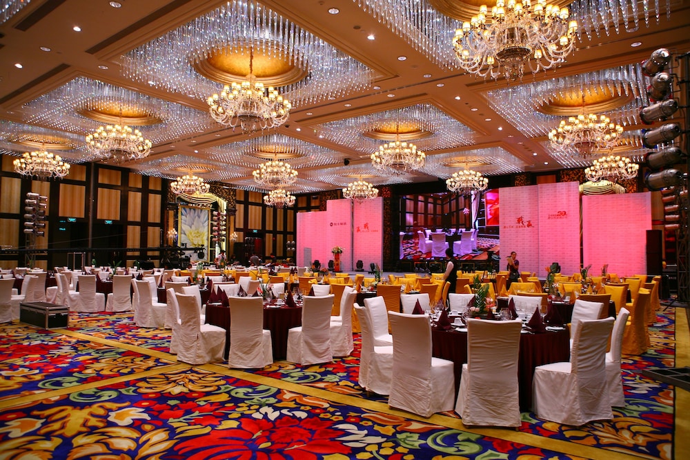 Chateau Star River Guangzhou Hotel 69/74