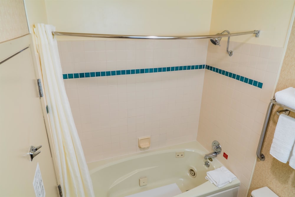 Best Western Inn & Suites Ontario 7/33