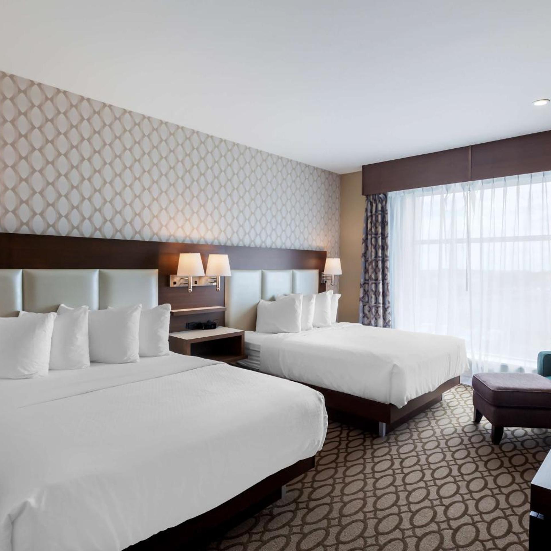 غرفة بسرير كينج وسريرين كوين، Best Western Plus St. John s Airport Hotel and Suites 2/10
