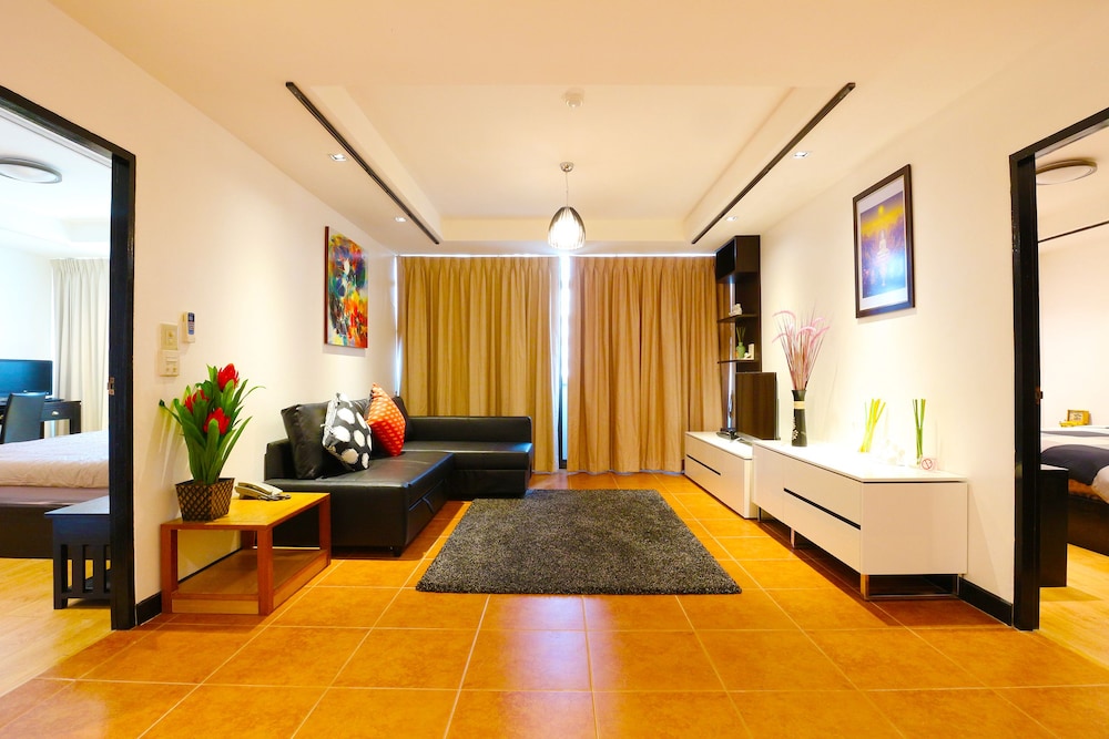 Serena Sathorn Suites 25/44