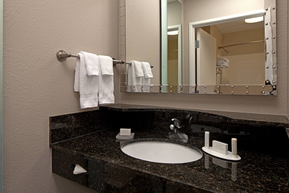 SPRINGHILL SUITES MARRIOTT BALTIMORE DOWNTOWN/INNER HARBOR 14/36