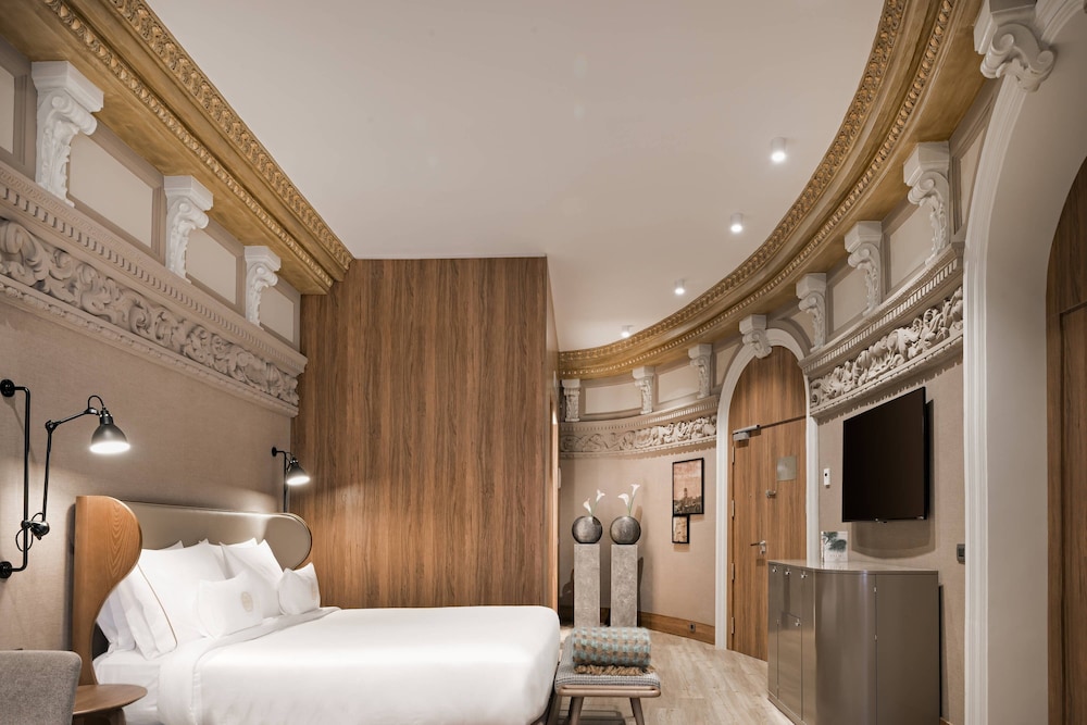 Room at Circulo Gran Via Hotel Autograph Collection Adults Only, MADRID