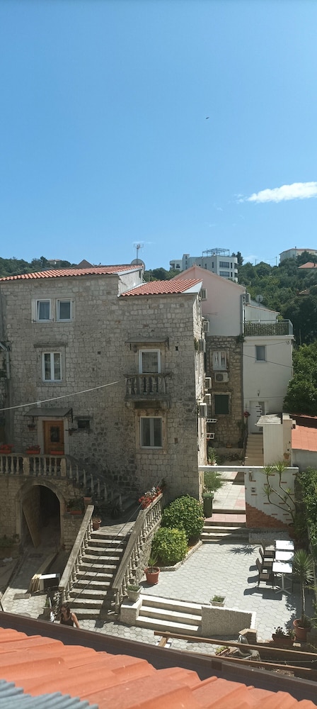 HOUSE KLAUDIJA 8/50