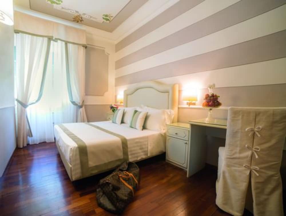 Hotel Jolanda 13/50