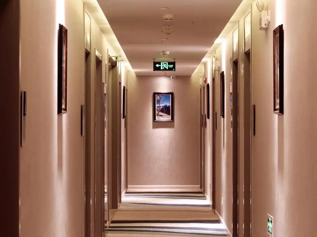 Super 8 (Beijing West Balizhuang Road) 24/36