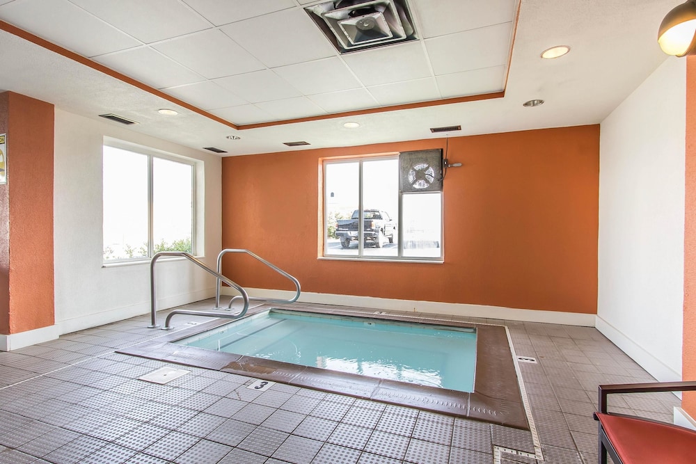 Comfort Suites Richmond, KY 6/43