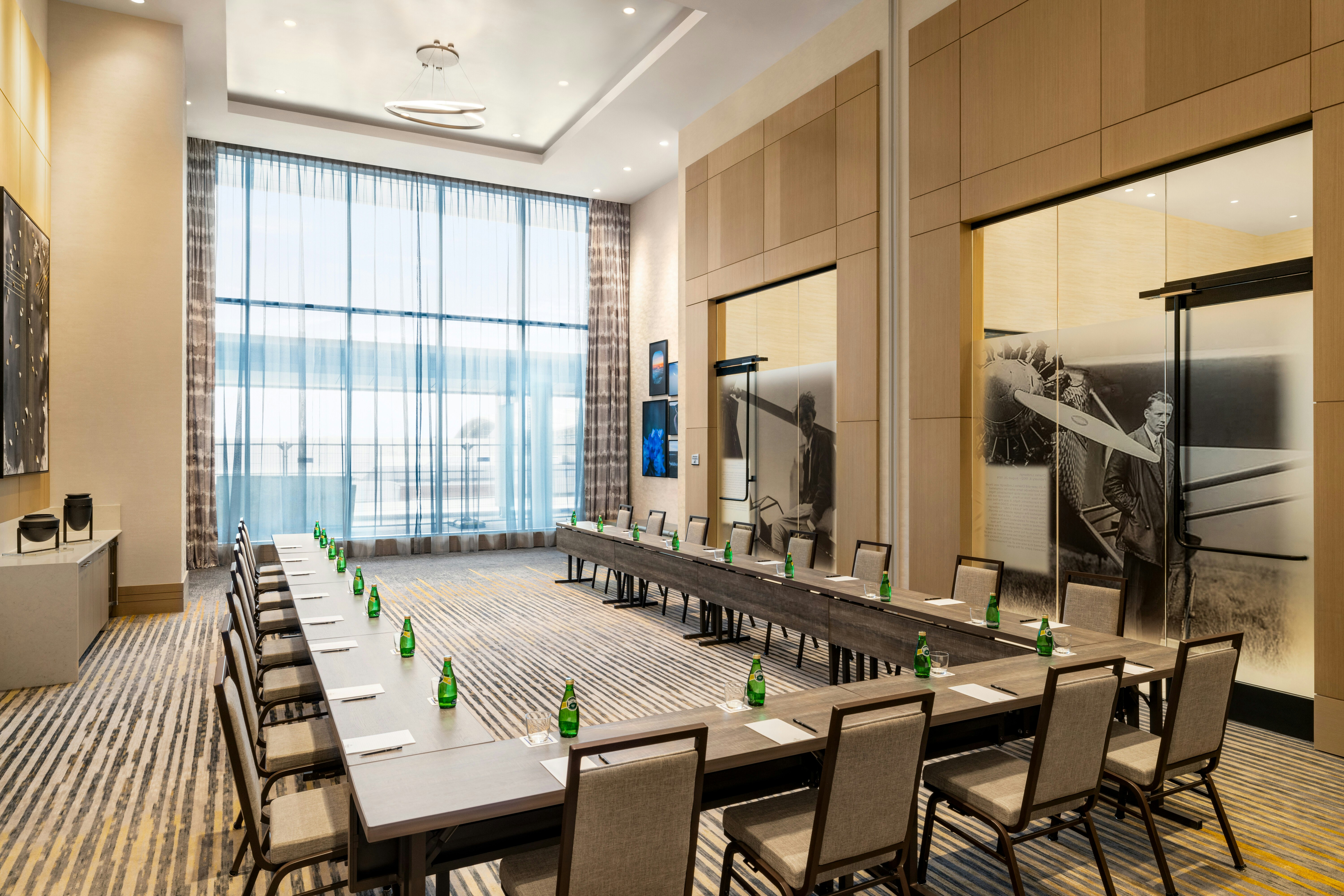 Hilton BNA Nashville Airport Terminal 43/53