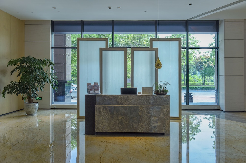 Foshan Virtuous World Hotel 4/26