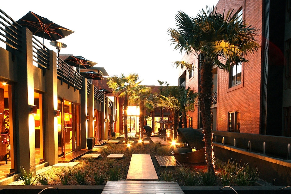 Fusion Boutique Hotel 65/68