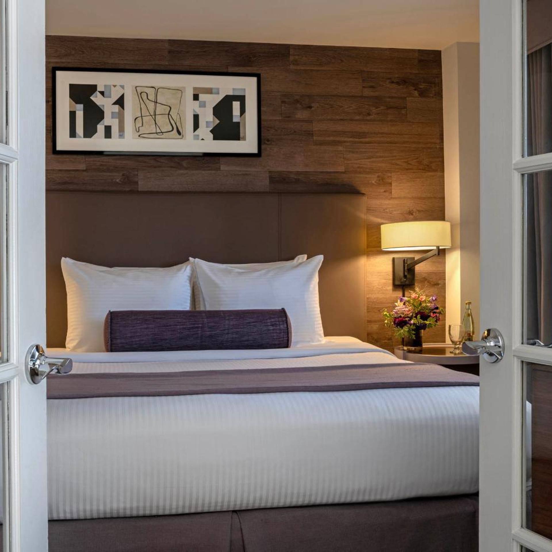 Suite, Queen Bed