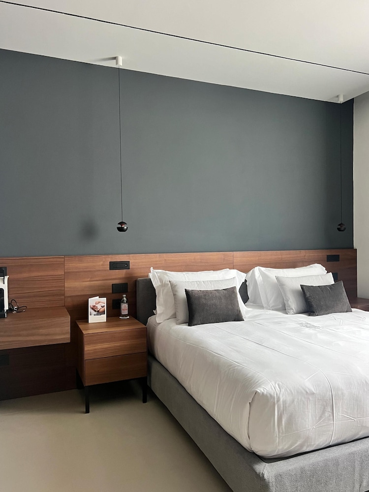 DELUXE, SUITE