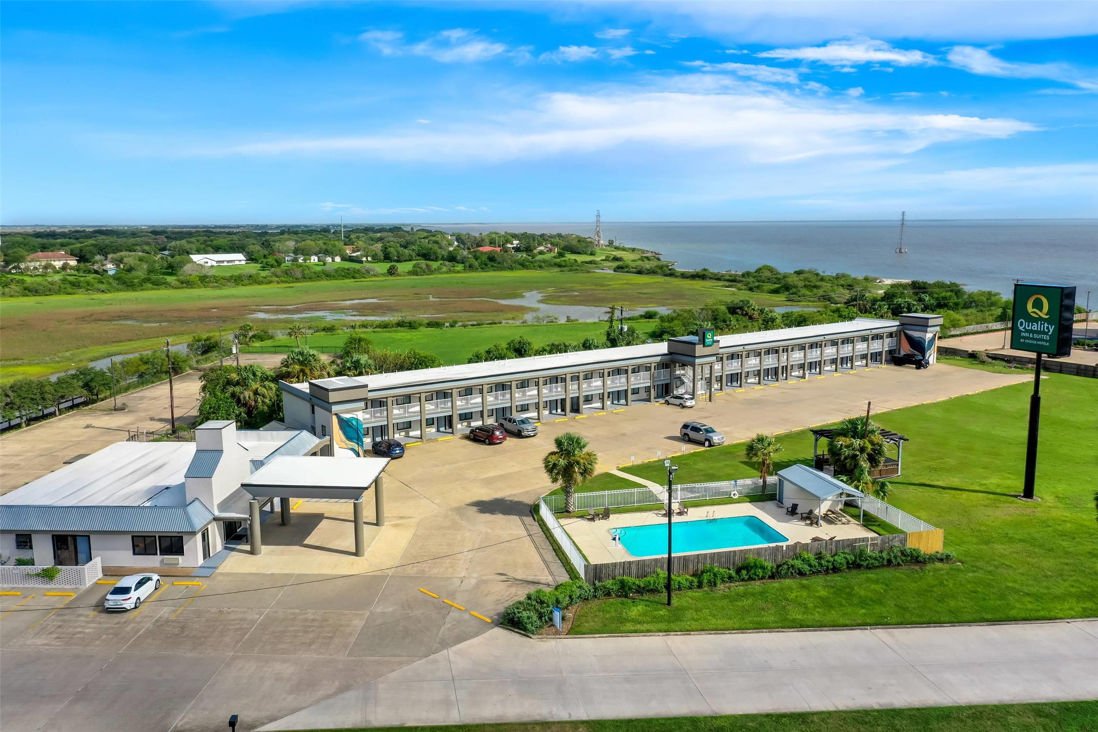 Quality Inn & Suites Port Lavaca Near Lighthouse Beach 27/33