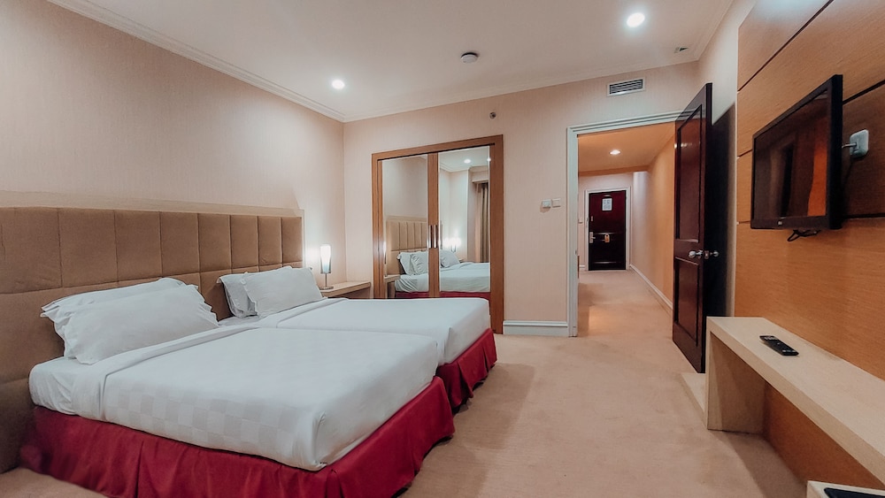 Surabaya Suites Hotel Powered by Archipelago 21/66