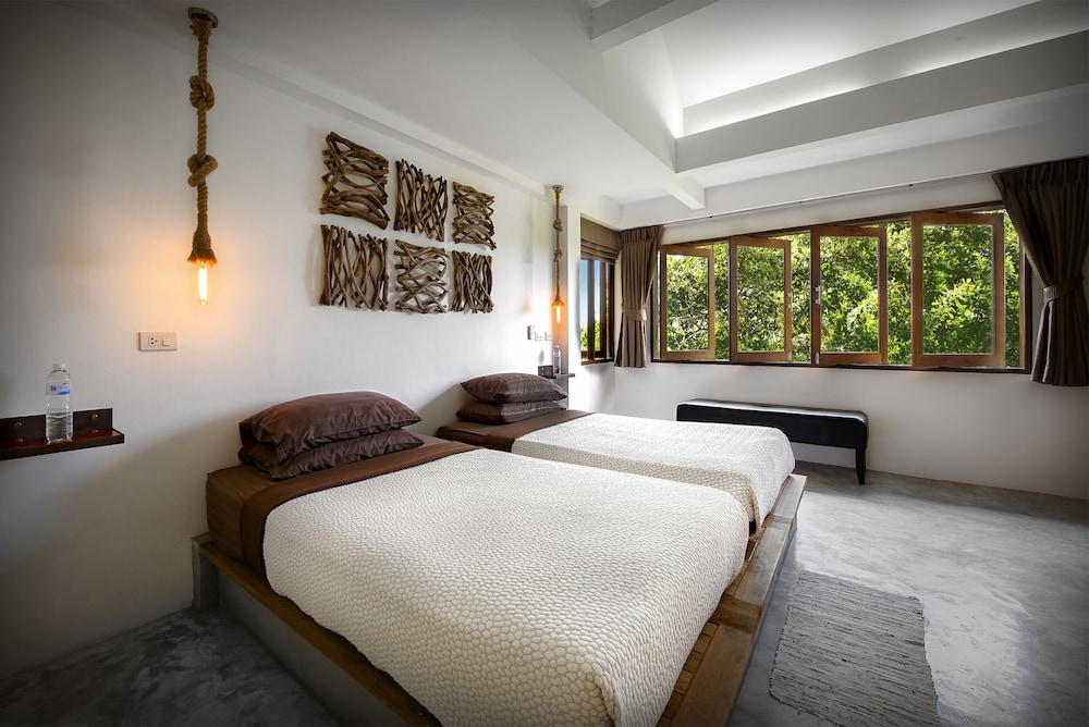 Philip's Villa 4/39