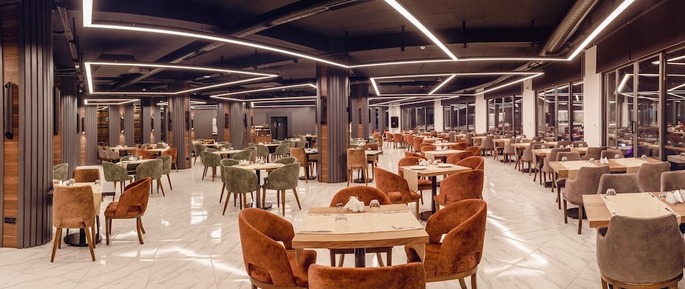 Novel Centre Point Hotel 17/24