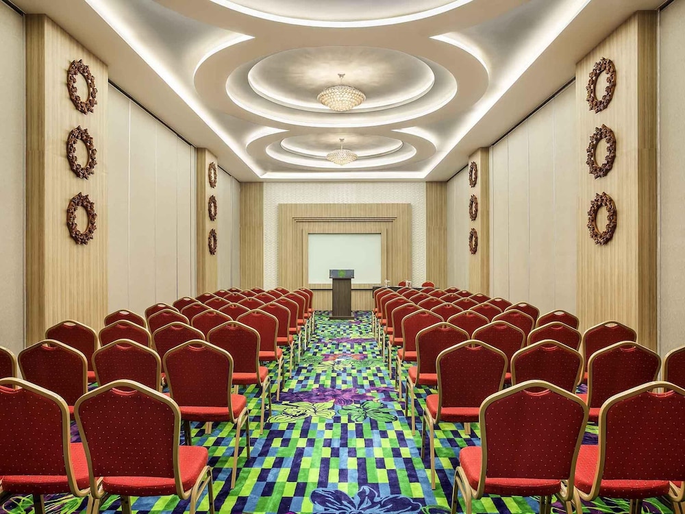 IBIS STYLES CIKARANG 27/35