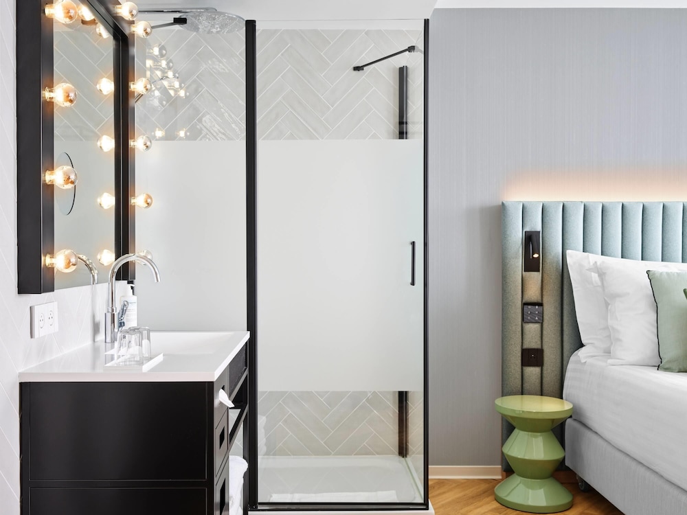 غرفة سوبيريور بسرير كينج، H4 Wyndham Paris Pleyel 6/7