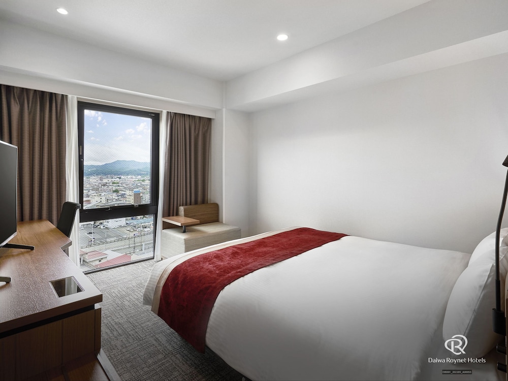 DELUXE, DOUBLE BED, SMOKING