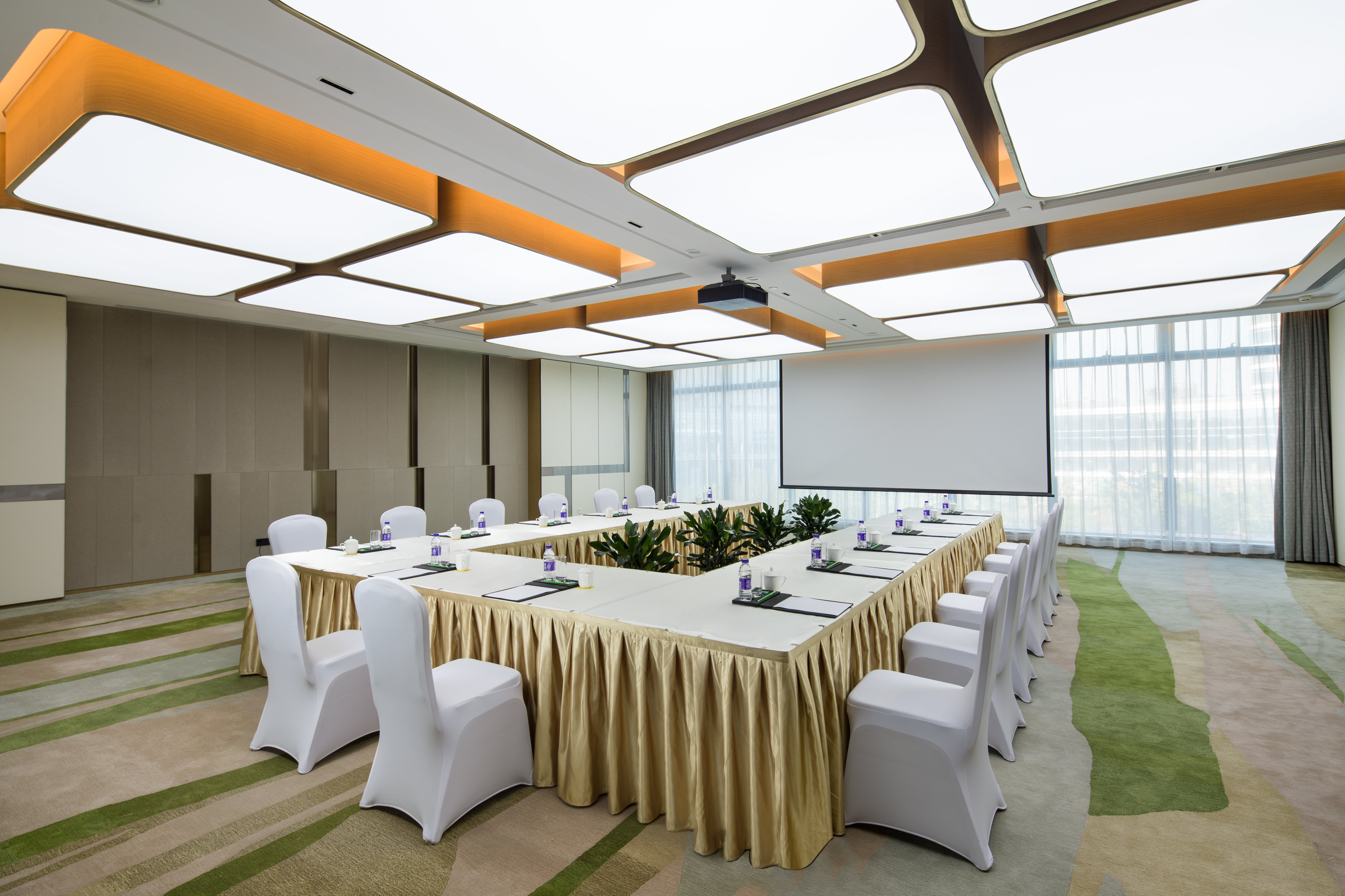 Holiday Inn Zhengzhou Riverside 15/16