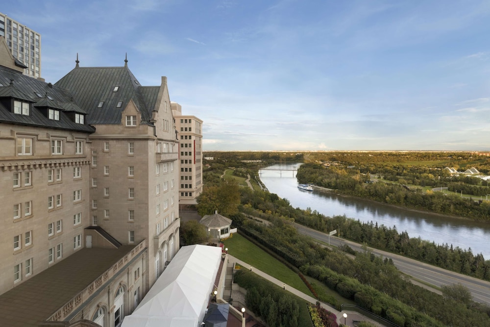 Fairmont Hotel Macdonald 4/62