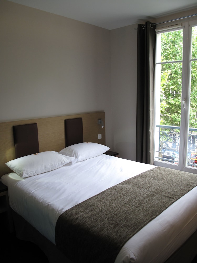 Hotel Source 12/61