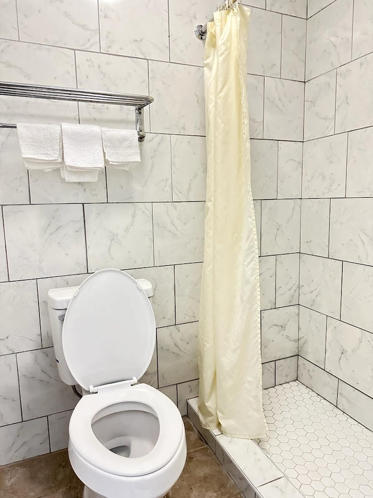 Budget Inn 46/50