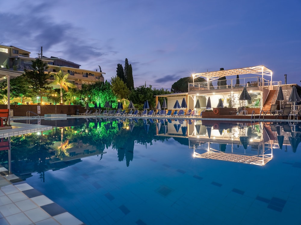 Koukounaria Hotel And Suites 4/74